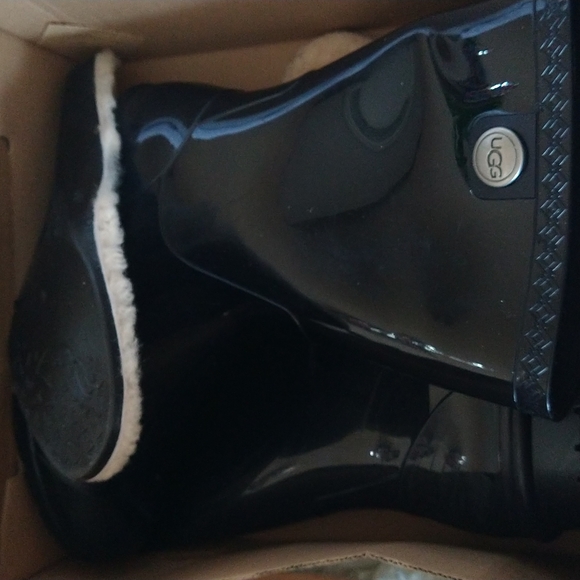 Ugg Sienna rain boots - Picture 2 of 4